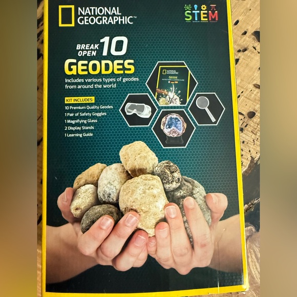 NATIONAL GEOGRAPHIC Break Open 10 Premium Geodes - Picture 4 of 4